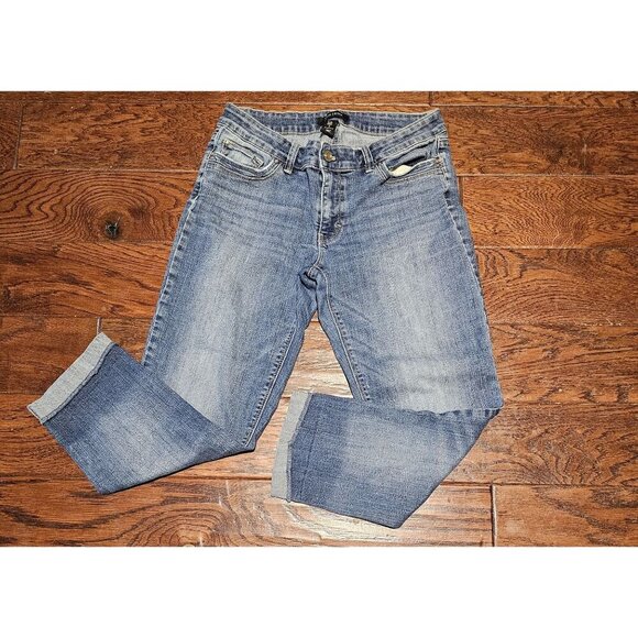 White House Black Market Slim Crop Jeans Size 6 W32 L24 Destressed Hem Med Wash - Picture 1 of 5
